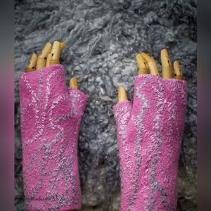 Unique Made In NY Fingerless Gloves Pink